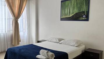 Perhehuone, useita sänkyjä, kaupunkinäköala | Varavuoteet