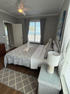 2 bedrooms, free WiFi, bed sheets - Oceanview Oasis  Balcony + Pools  Steps to Beach (Galveston)