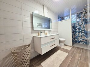 Shower, hair dryer, towels, toilet paper