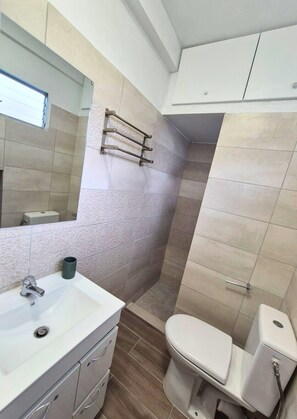 Shower, hair dryer, towels, toilet paper