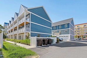 Exterior - 8240 Wilmington Ln | Family Townhome | Steps to the Beach (Ocean City)