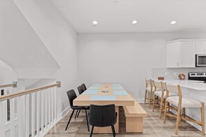 Dining - 8240 Wilmington Ln | Family Townhome | Steps to the Beach (Ocean City)