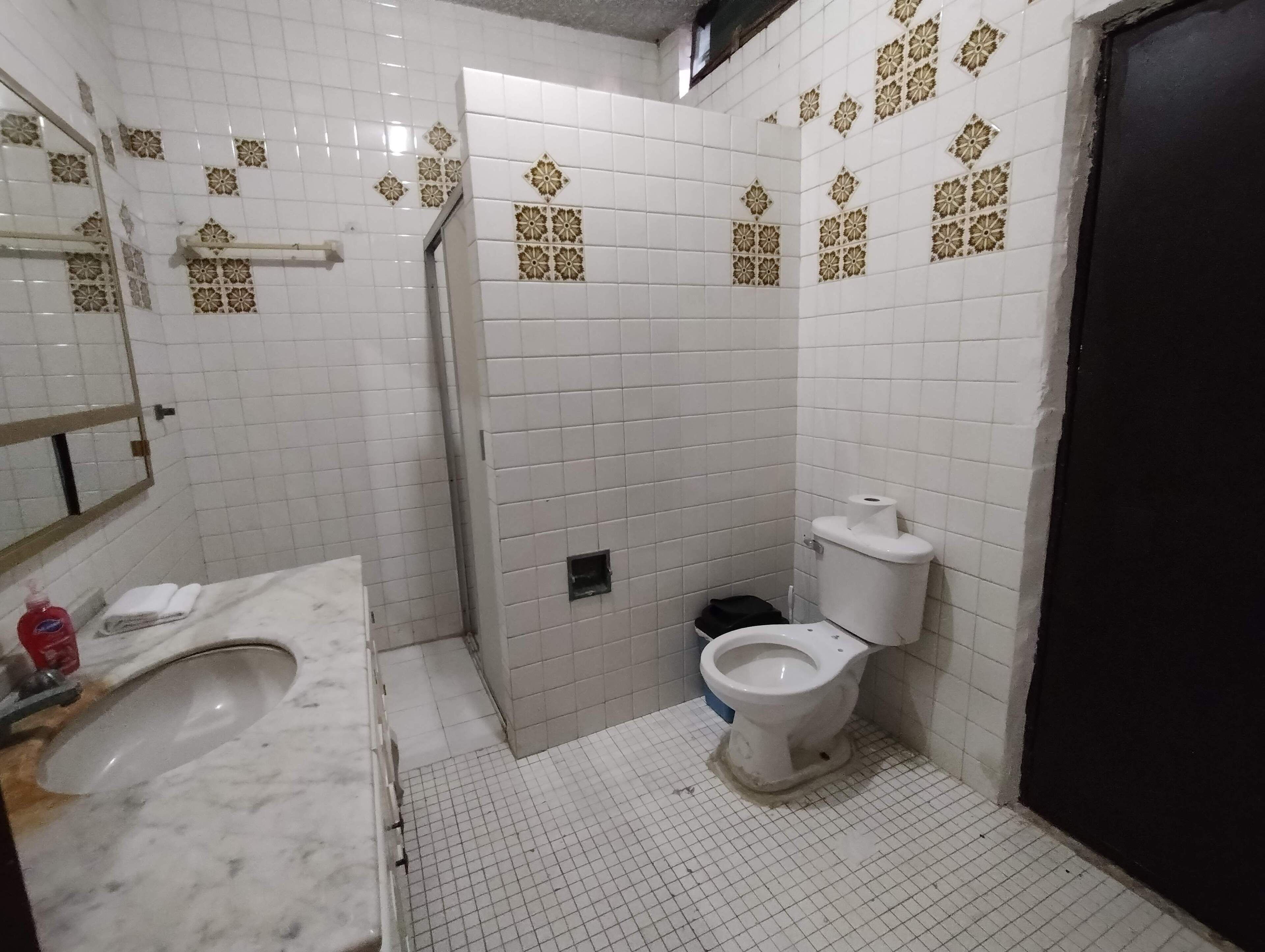 Serviettes fournies, savon, papier toilette