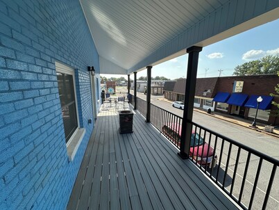 Charming 2BR/2BA Downtown Fulton – Stylish Balcony & Modern Southern Vibes