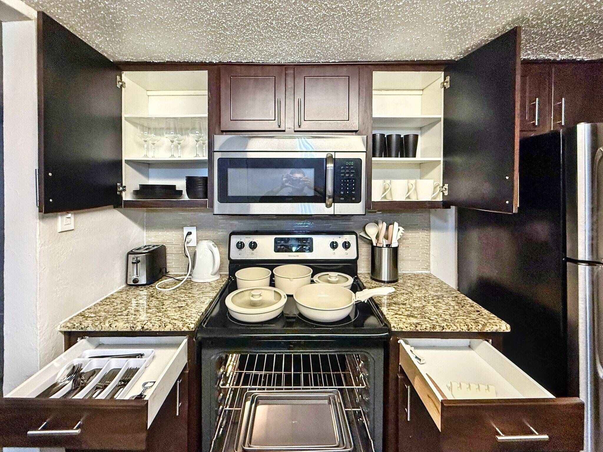 Fridge, microwave, oven, stovetop