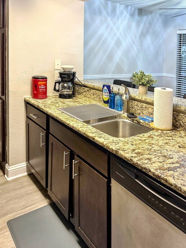 Frigorífic, microones, forn i placa de cuina 