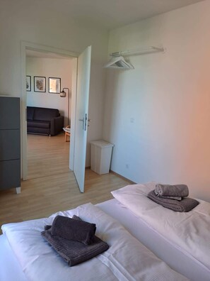 Iron/ironing board, WiFi