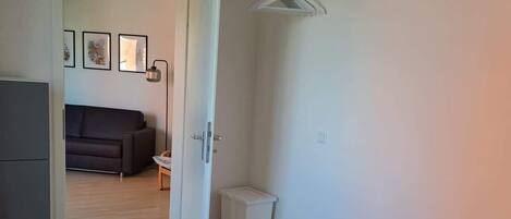 1 chambre, bureau, fer et planche à repasser, Wi-Fi