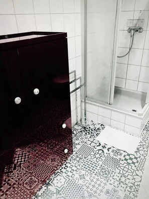 Douche, sèche-cheveux