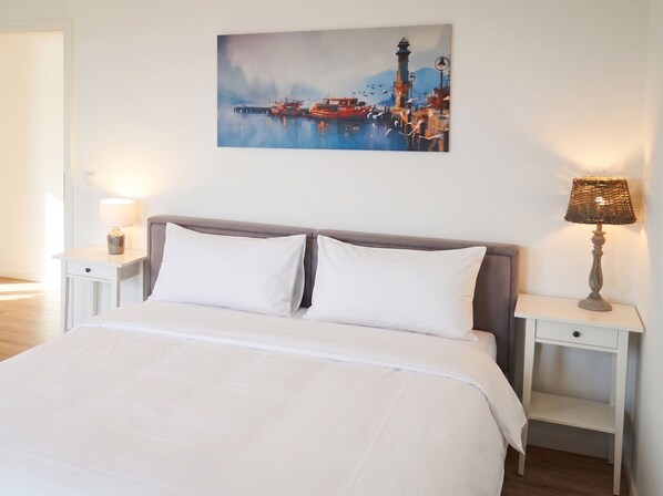 2 bedrooms, iron/ironing board, WiFi