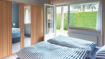 3 bedrooms, iron/ironing board, travel crib, WiFi