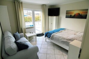 2 bedrooms, travel cot, WiFi