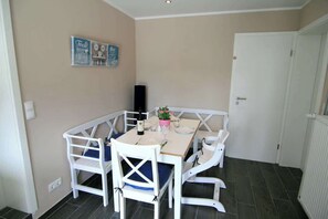 Dining - Möwennest II Summary: (Brodersby)