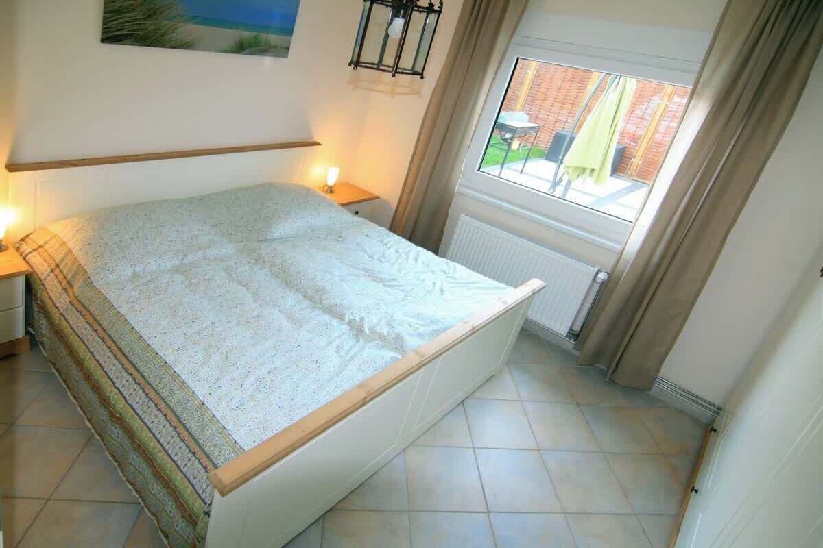 2 bedrooms, travel cot, WiFi
