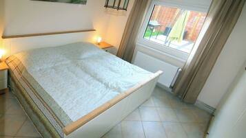 2 bedrooms, travel cot, WiFi