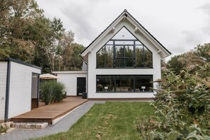 Exterior - Uns Langhus Summary: (Fuhlendorf)