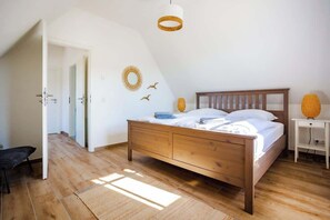 2 slaapkamers, een strijkplank/strijkijzer, reisbedje, wifi