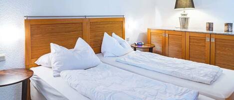 WiFi, bed sheets