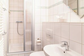 Shower, hair dryer - Dar Promoza Summary: (Rostock)