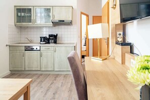 Fridge, stovetop, dishwasher, coffee/tea maker