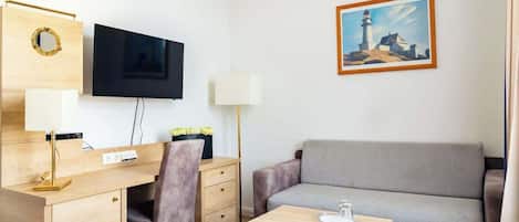 Fernseher, Bücher, Arbeitsbereiche