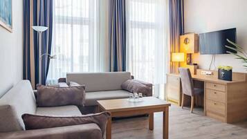 Fernseher, Bücher, Arbeitsbereiche