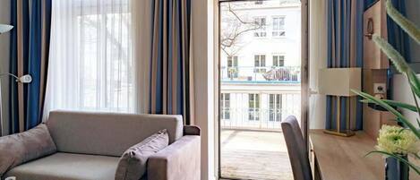 Tv, bøger, kontorer