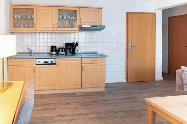 Fridge, stovetop, dishwasher, coffee/tea maker