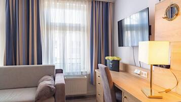 Fernseher, Bücher, Arbeitsbereiche