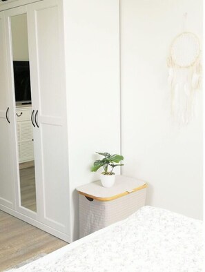 1 habitación, tabla de planchar con plancha y wifi