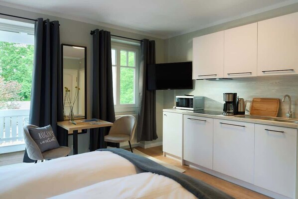 WiFi, bed sheets