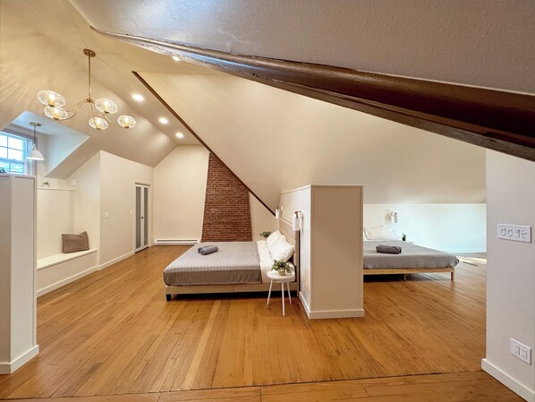 4 bedrooms, iron/ironing board, free WiFi, bed sheets