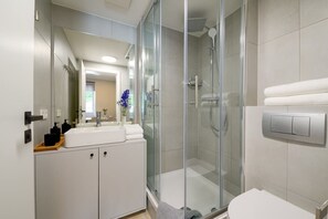 Suihku, hiustenkuivaaja