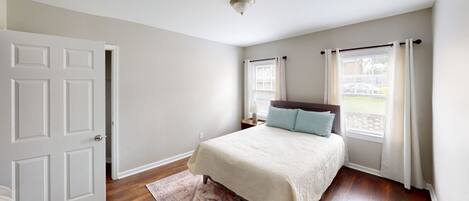 3 عدّة غرف نوم ومكواة/لوح كي وواي فاي مجانًا وملاءات أسرّة