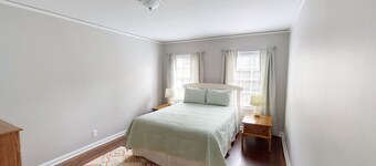 Lux Condo on Stark Unit D1