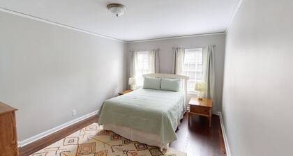 Lux Condo on Stark Unit D1