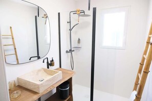 Ducha y secador de pelo