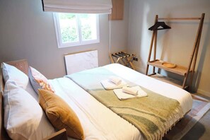 2 dormitorios, tabla de planchar con plancha, cuna de viaje y wifi