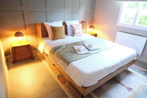 Fer et planche à repasser, lit parapluie, Wi-Fi, draps fournis