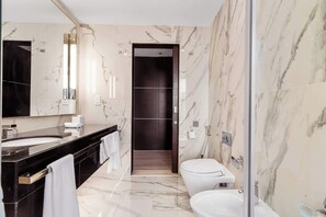 Dutxa, assecador de cabells i tovalloles 