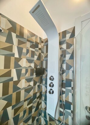 Shower, hair dryer, bidet, towels - Termoli Station. Easy parking (Termoli)