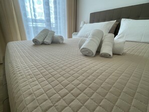 2 habitaciones, tabla de planchar con plancha, wifi y ropa de cama 