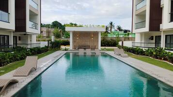 2 outdoor pools, open 8:00 AM to 7:00 PM, sun loungers