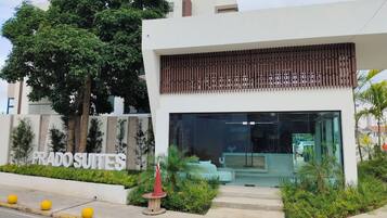 Vista frontal de la propiedad