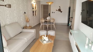 Family Apartment, Courtyard View | Living area