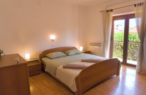 3 bedrooms, WiFi, bed sheets - Spacious 3-bedroom apartment with WiFi,private parking and AC in beautiful Zadar (Zadar)