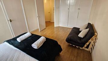 1 bedroom, iron/ironing board, travel cot, WiFi