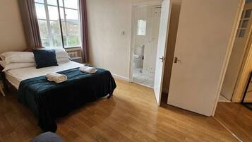 1 bedroom, iron/ironing board, travel cot, WiFi