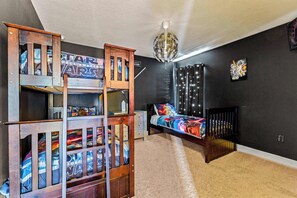 Fer et planche à repasser, lit parapluie, Wi-Fi, draps fournis