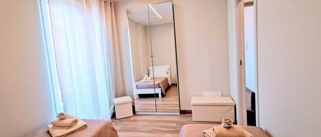 Iron/ironing board, WiFi, bed sheets